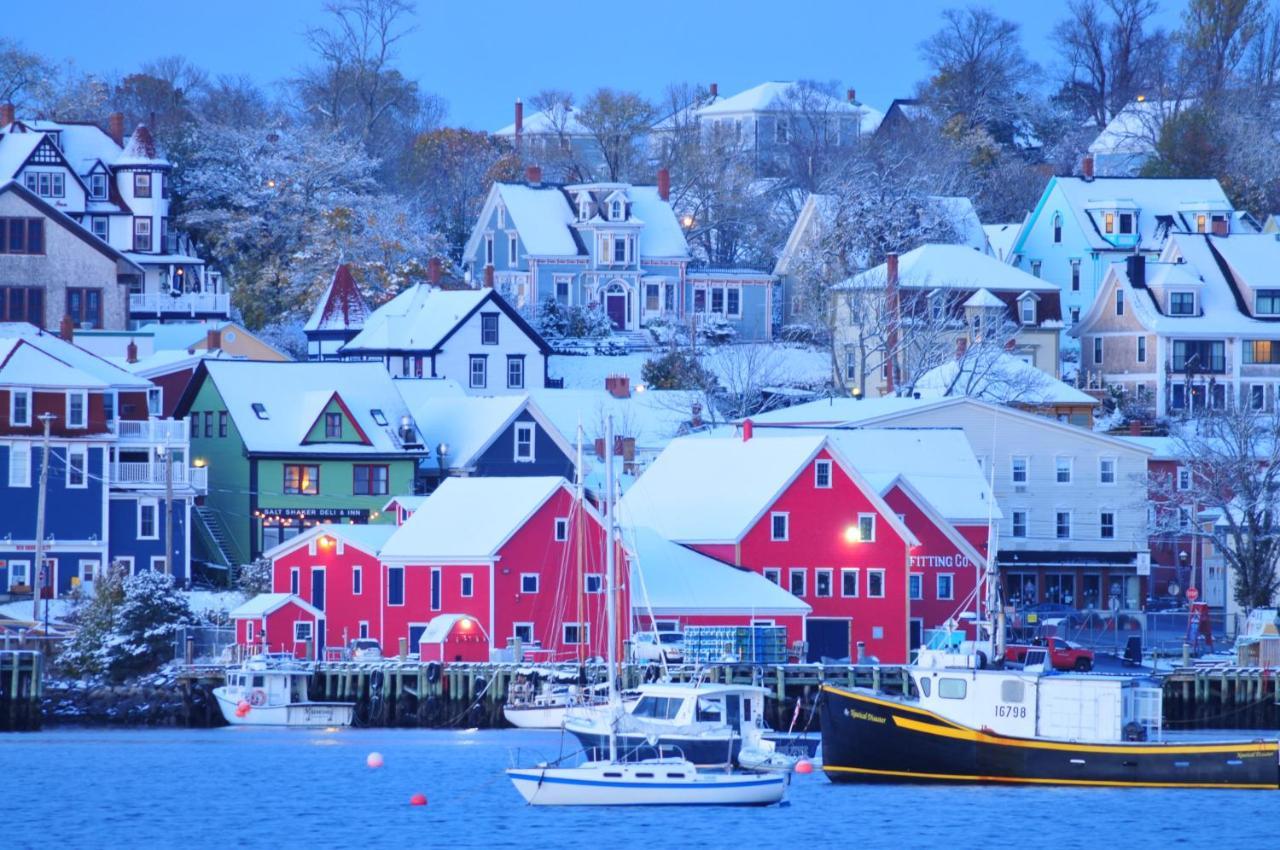 Smugglers Cove Inn Lunenburg Exterior photo